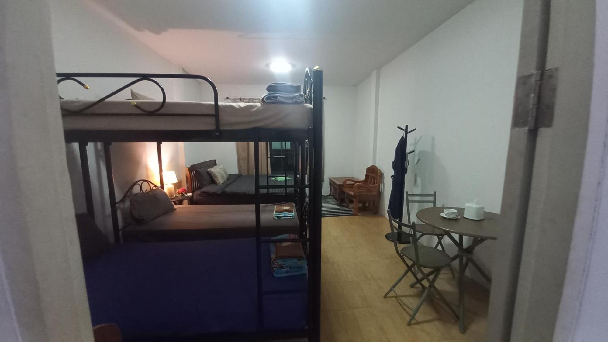 Amaretto Hostel Сурат-Тхані Екстер'єр фото