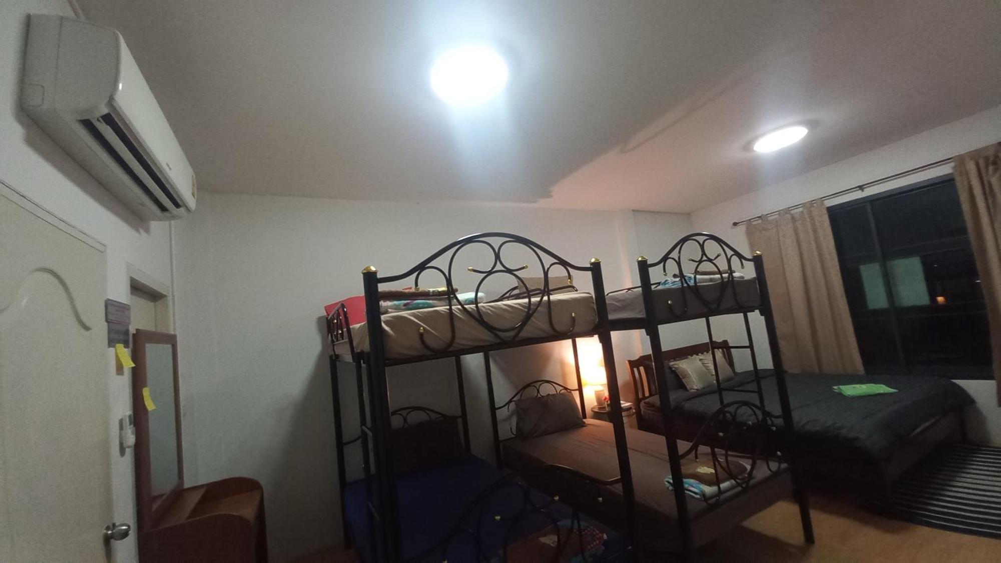 Amaretto Hostel Сурат-Тхані Екстер'єр фото