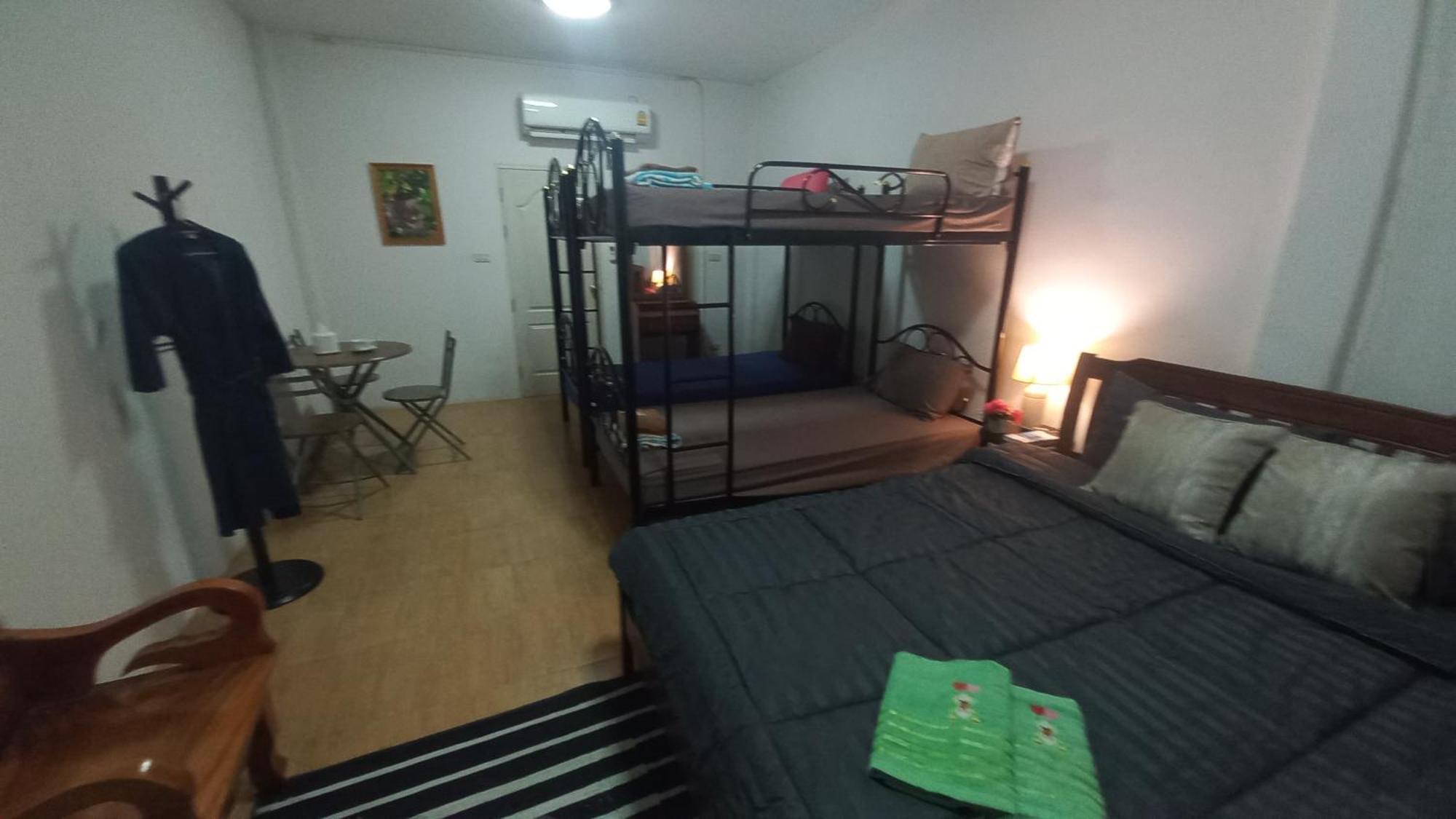 Amaretto Hostel Сурат-Тхані Екстер'єр фото