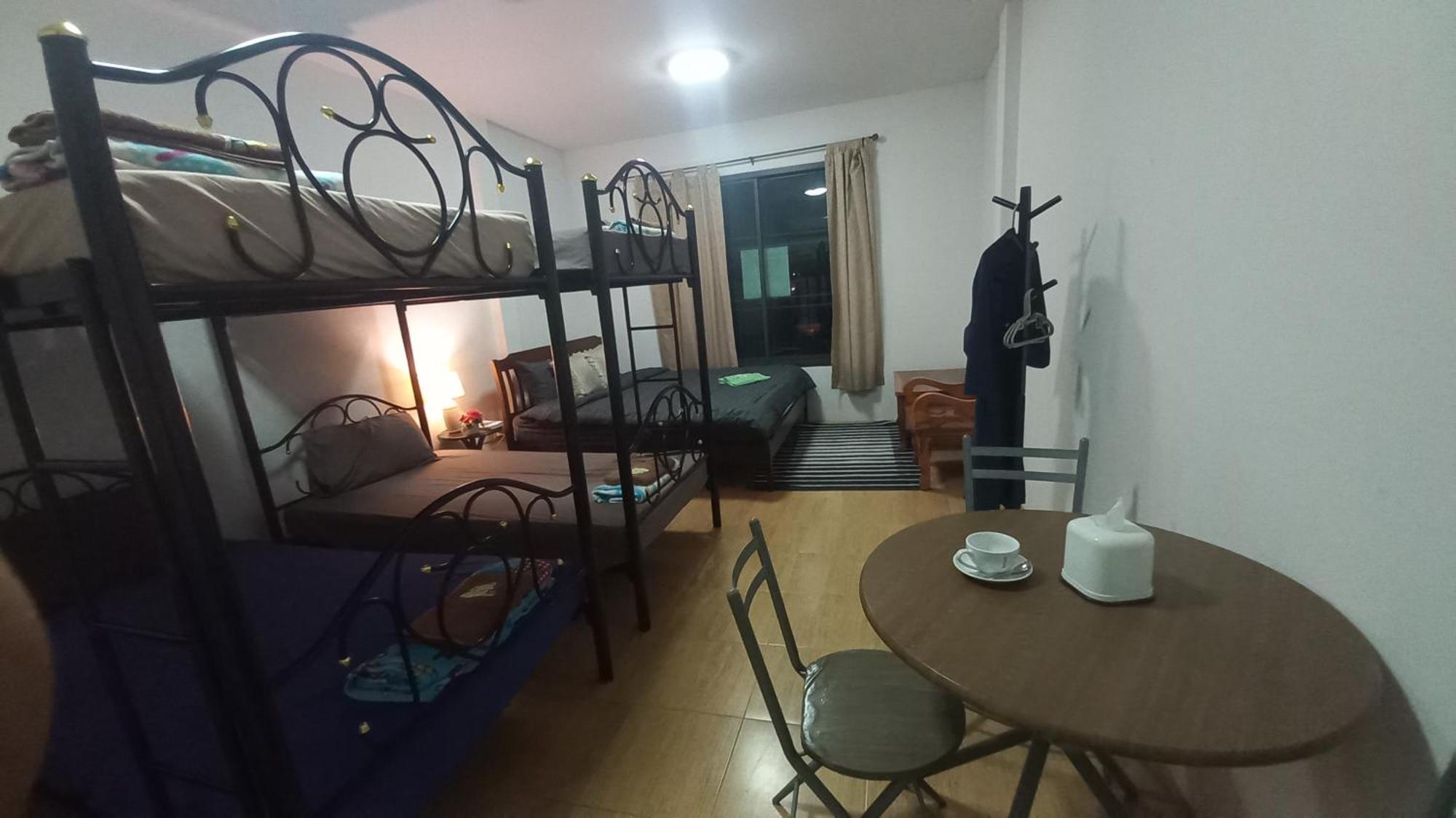 Amaretto Hostel Сурат-Тхані Екстер'єр фото