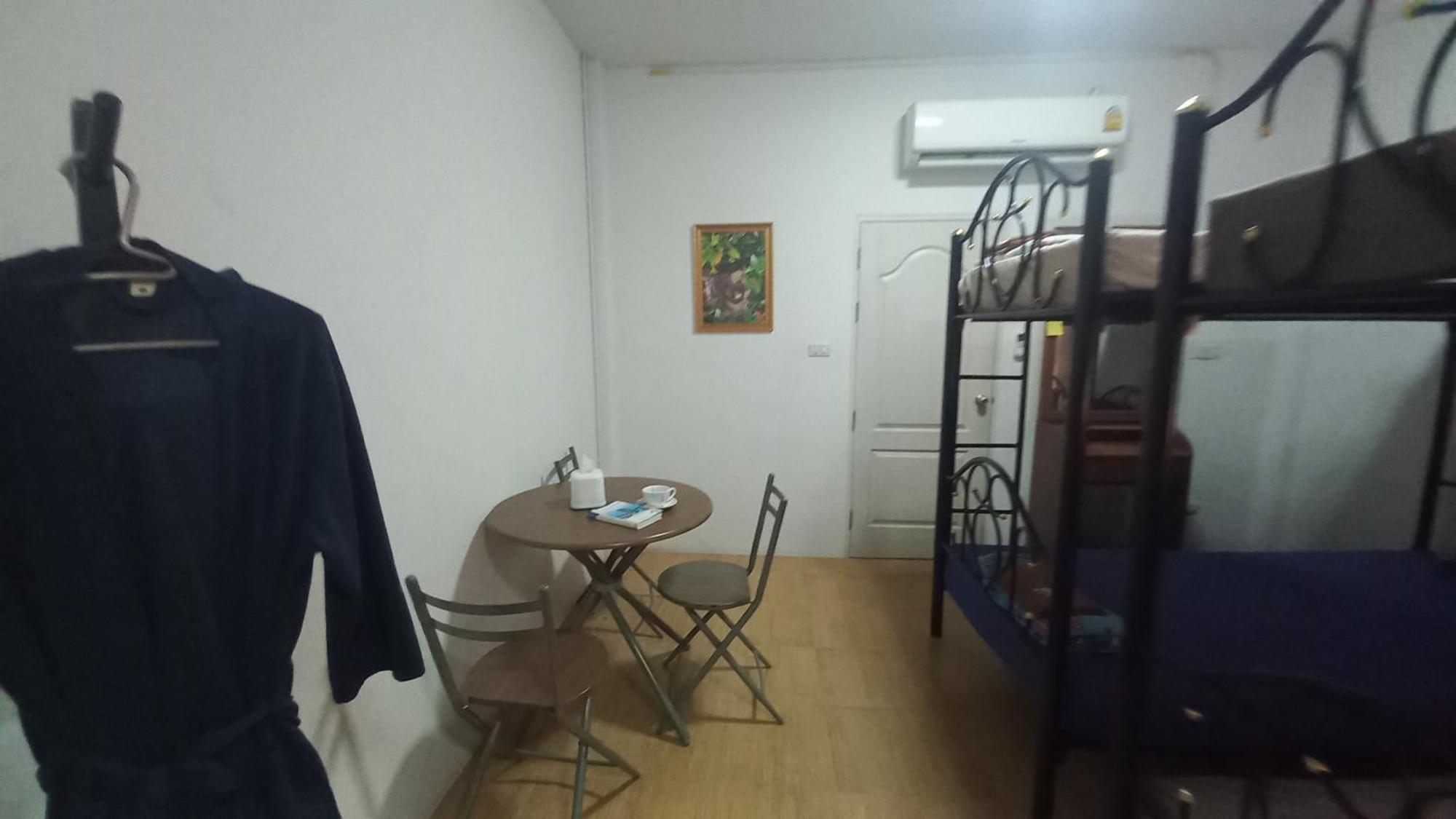 Amaretto Hostel Сурат-Тхані Екстер'єр фото