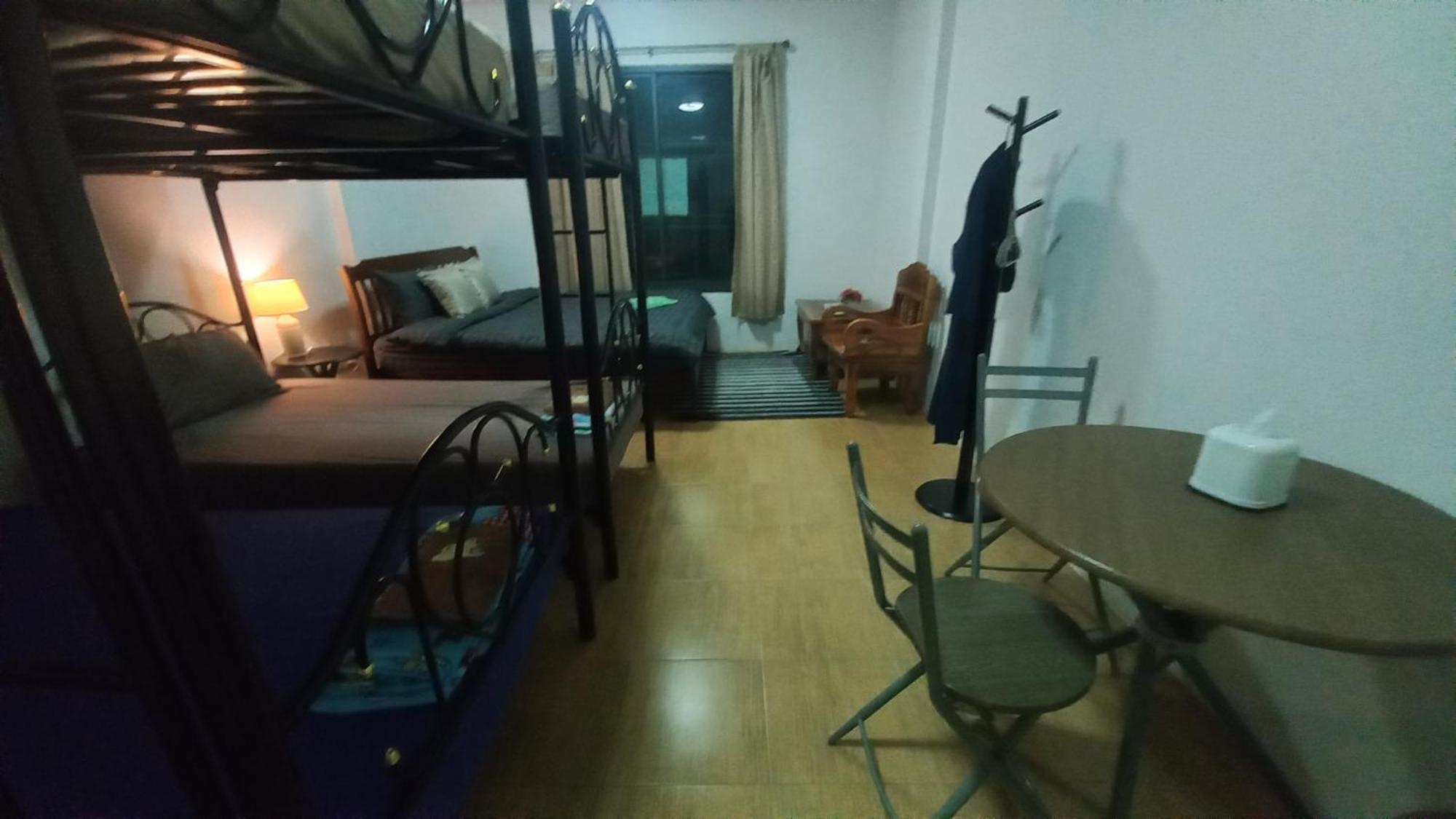 Amaretto Hostel Сурат-Тхані Екстер'єр фото